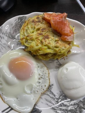 Вкусные драники с красной рыбой: идеальный завтрак для выходного дня