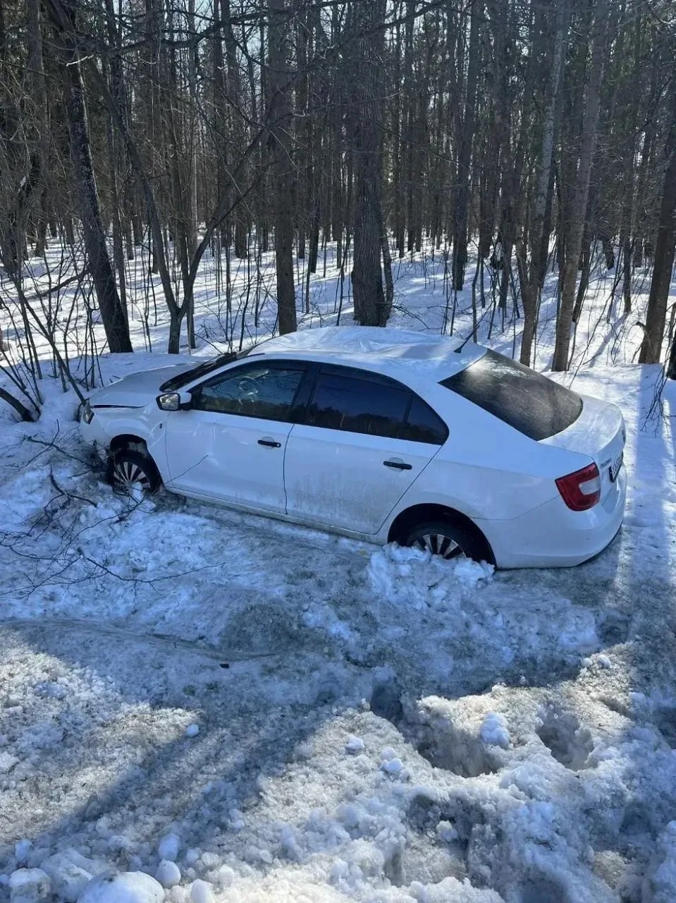 Дед забрал внучку из школы и попал в ДТП Дед забрал внучку из школы и попал в ДТП