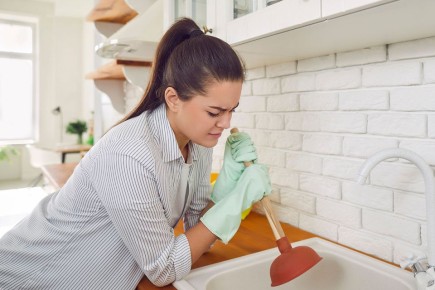 Как быстро и эффективно прочистить засор в раковине: проверенные методы