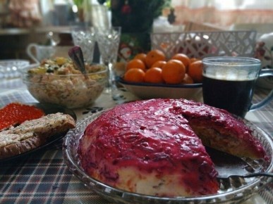 Праздничный стол для беременных и кормящих: что выбрать и чего избегать