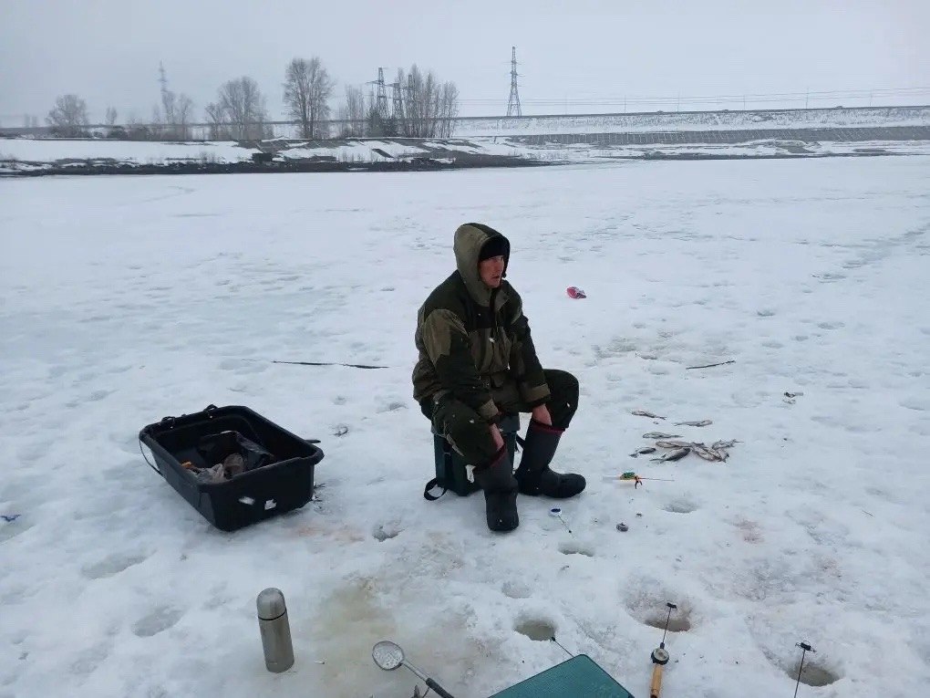 В Чайковском рыбака на льдине уносило в сторону Удмуртии В Чайковском рыбака на льдине уносило в сторону Удмуртии