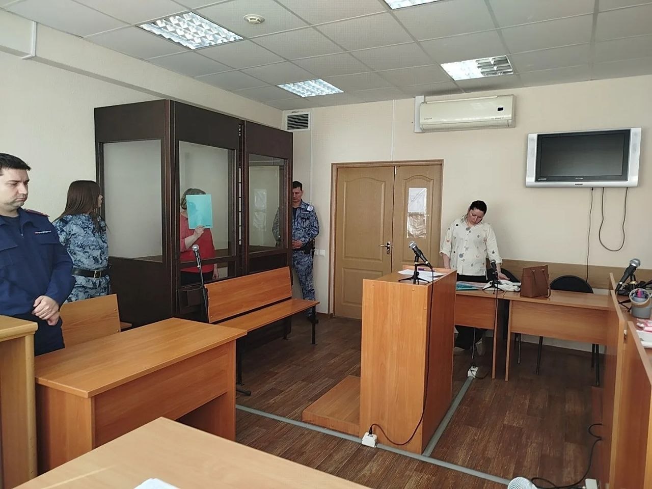 Бывшего юрисконсульта БУ УР «Центр жилищных инициатив» поместили под домашний арест по обвинению в мошенничестве при получении выплат многодетным семьям