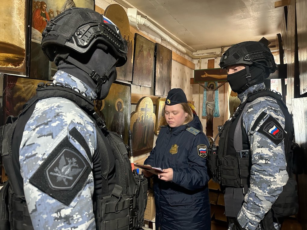 Судебные приставы Удмуртии по решению суда изъяли свыше 100 старинных икон и предметов религиозного назначения, сообщает пресс-служба УФССП России по республике Судебные приставы Удмуртии по решению суда изъяли свыше 100 старинных икон и предметов религиозного назначения, сообщает пресс-служба УФССП России по республике