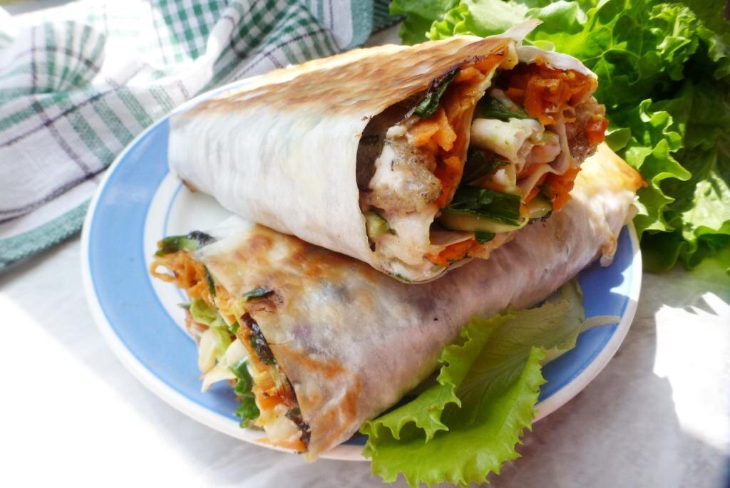 Рулет из лаваша с пикантной начинкой: взрывной вкус на вашем столе
