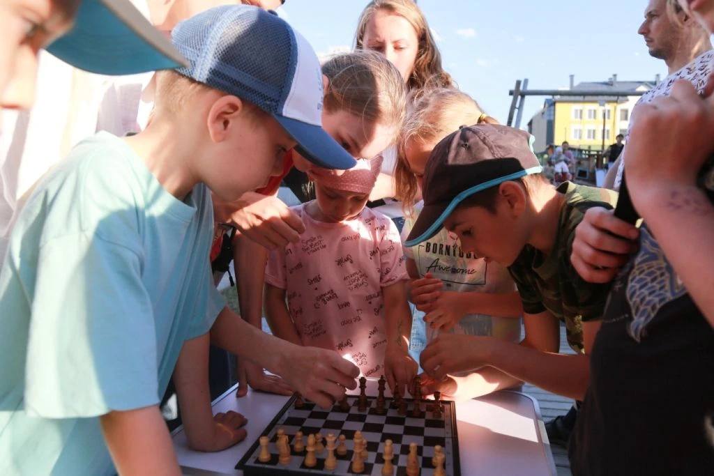 Мечтаете вместе с соседями провести в своем дворе праздник? Мечтаете вместе с соседями провести в своем дворе праздник?