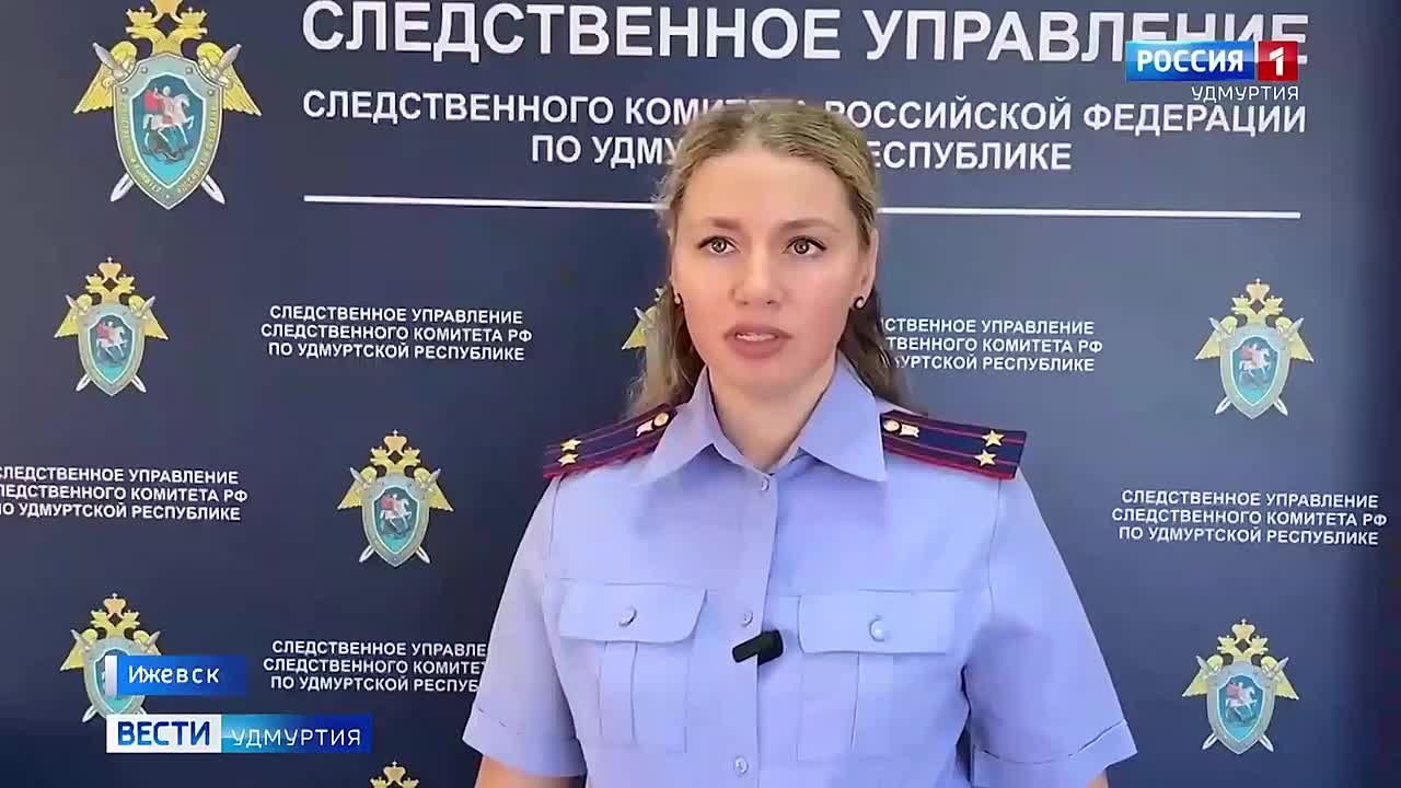 Сюжет Вести. Удмуртия о задержании начальника юридического отдела Республиканского центра социальных выплат, обвиняемого в совершении преступления, предусмотренного п. "в" ч. 5 ст. 290 УК РФ (эфир от 26.03.2026)