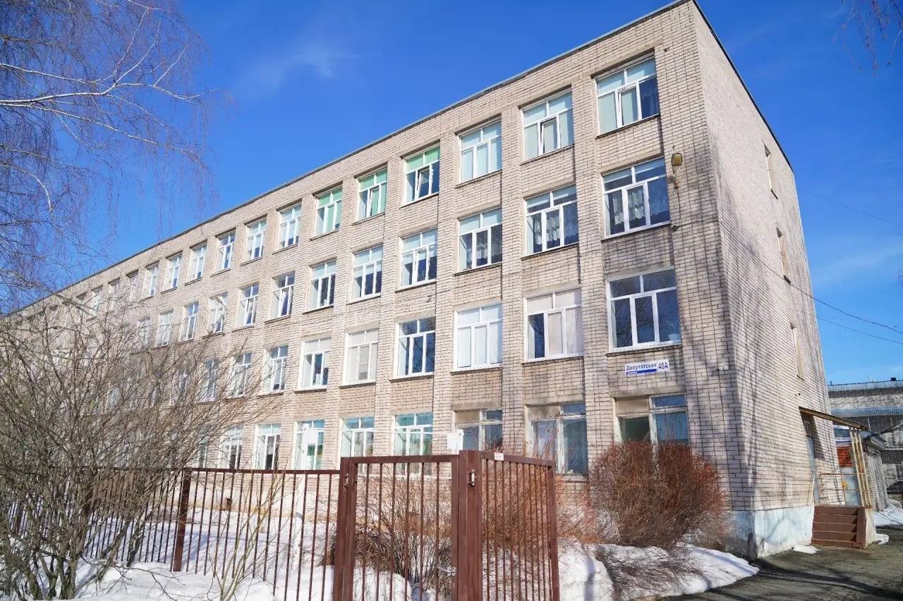 Во время прямого эфира на ТК «Моя Удмуртия» Глава Ижевска Дмитрий Чистяков анонсировал предстоящее обновление двух ижевских школ Во время прямого эфира на ТК «Моя Удмуртия» Глава Ижевска Дмитрий Чистяков анонсировал предстоящее обновление двух ижевских школ