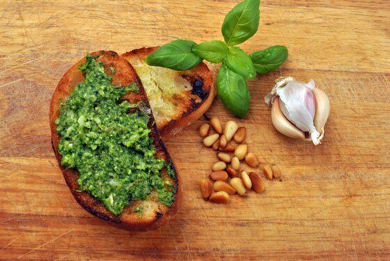 Освежающий песто с рукколой и фисташками