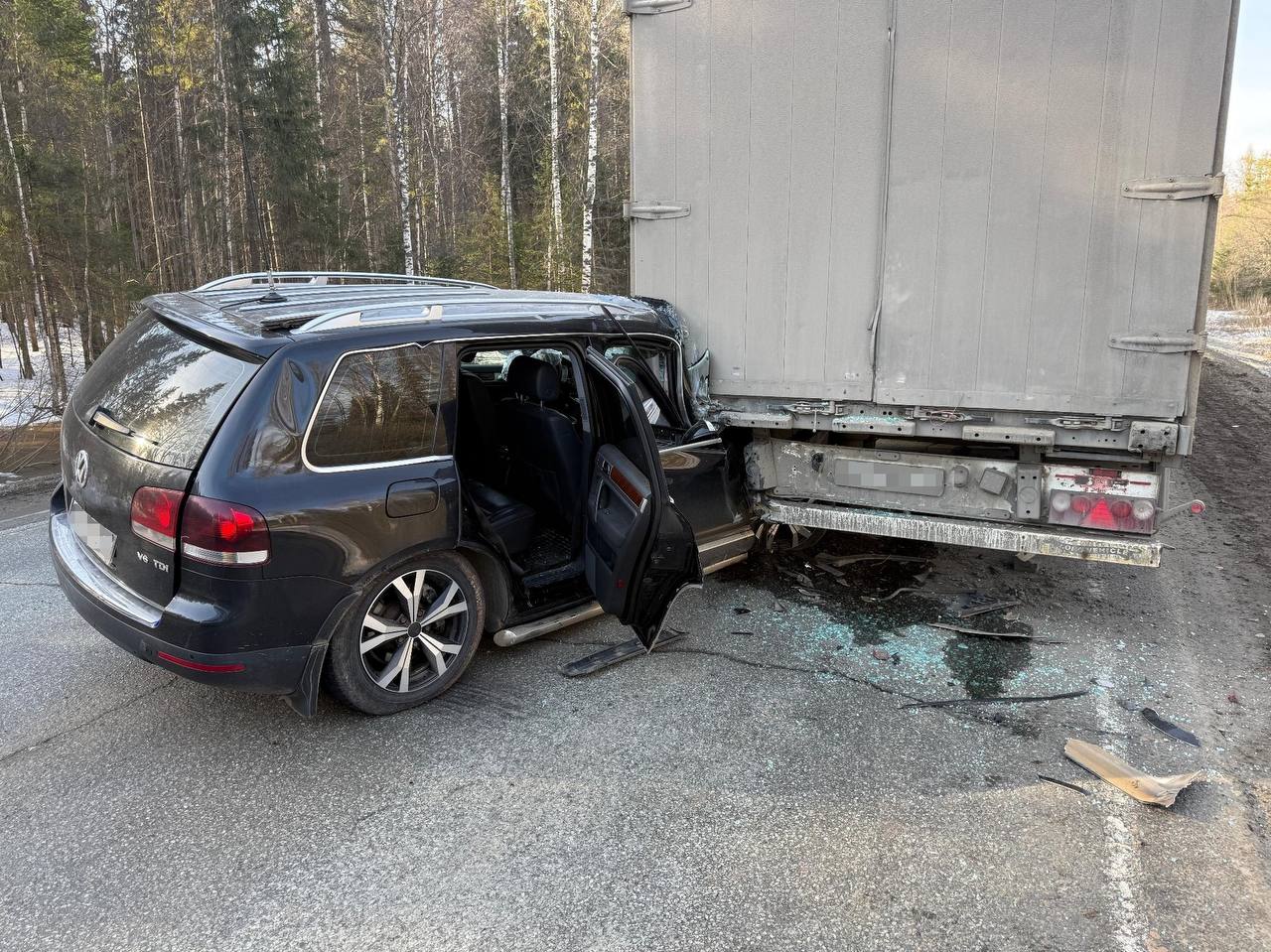Четыре человека пострадали в ДТП на федеральной трассе в Удмуртии Четыре человека пострадали в ДТП на федеральной трассе в Удмуртии