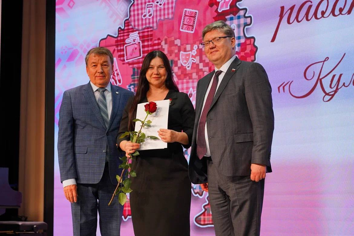 2 апреля в Детской школе искусств № 3 им. М. И. Глинки прошло торжественное мероприятие, посвященное Дню работника культуры 2 апреля в Детской школе искусств № 3 им. М. И. Глинки прошло торжественное мероприятие, посвященное Дню работника культуры