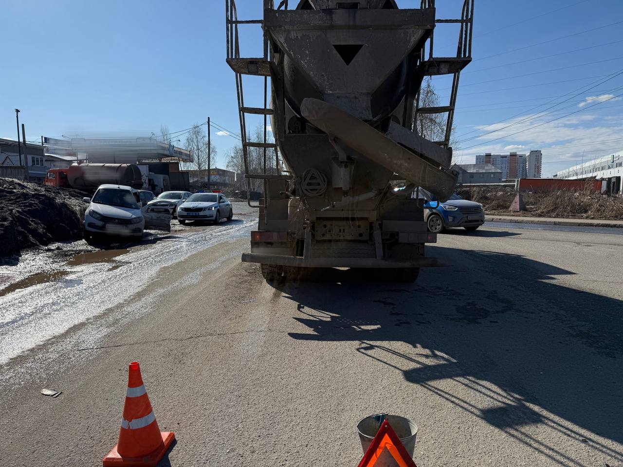 Водитель «Лада Гранта» погиб в столкновении с грузовиком в Ижевске Водитель «Лада Гранта» погиб в столкновении с грузовиком в Ижевске