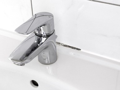 Как избежать потопа: советы по устранению засоров в трубах