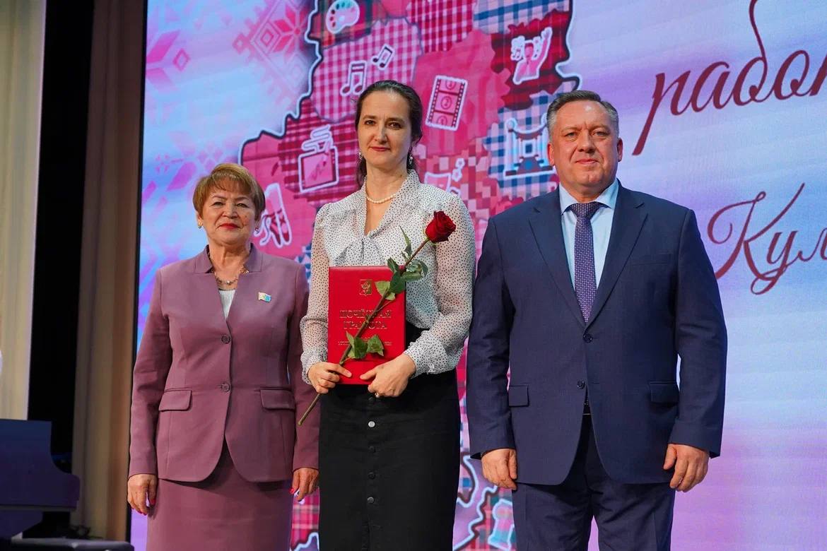 2 апреля в Детской школе искусств № 3 им. М. И. Глинки прошло торжественное мероприятие, посвященное Дню работника культуры 2 апреля в Детской школе искусств № 3 им. М. И. Глинки прошло торжественное мероприятие, посвященное Дню работника культуры