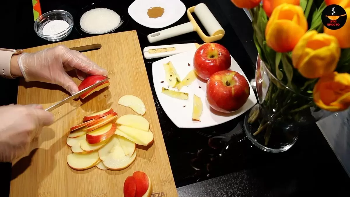 Легкая и вкусная выпечка: яблочные розы за полчаса
