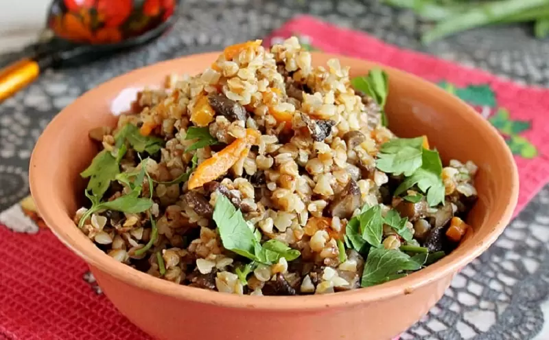 Гречка в главной роли: синергия мяса, грибов и овощей