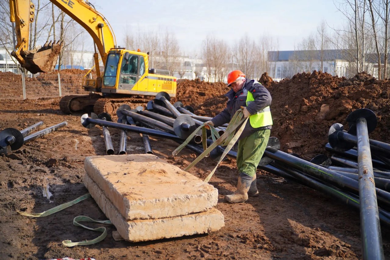 В ижевском «Ива-парке» забивают сваи под набережную и пирс В ижевском «Ива-парке» забивают сваи под набережную и пирс