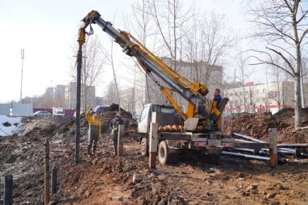 В ижевском «Ива-парке» забивают сваи под набережную и пирс