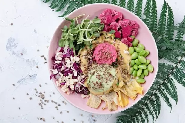 Будда-боул с артишоками и хумусом