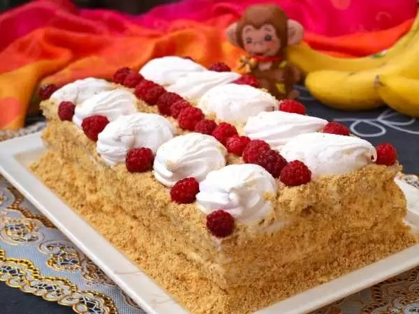 Нежный торт без выпечки: простое лакомство с печеньем и зефиром
