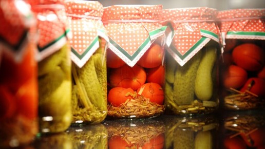 Как избежать плесени в домашних заготовках: советы эксперта
