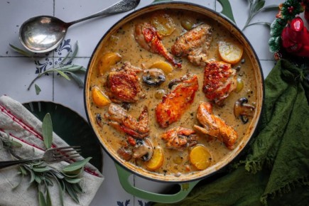 Сочная жареная курица в сливочном соусе, как дань домашней кухне