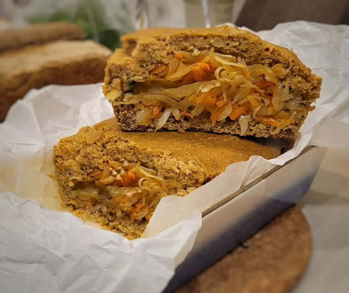 Необычный заливной пирог с капустой: постный и без глютена