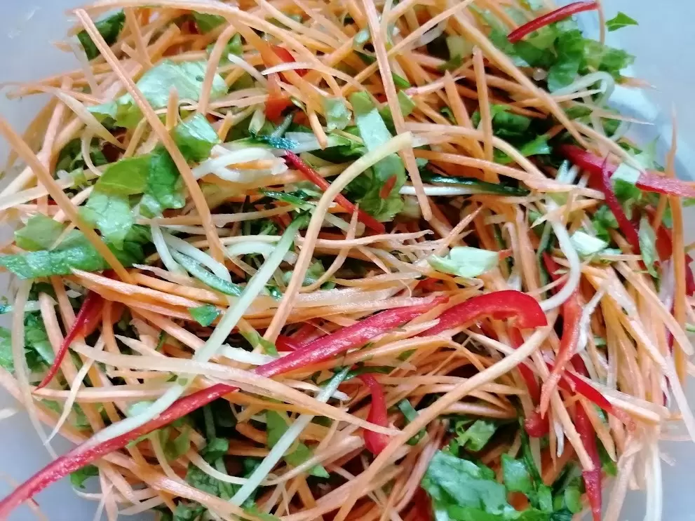 Остренький салат с морковью и имбирем: вдохните свежесть в ваши дни