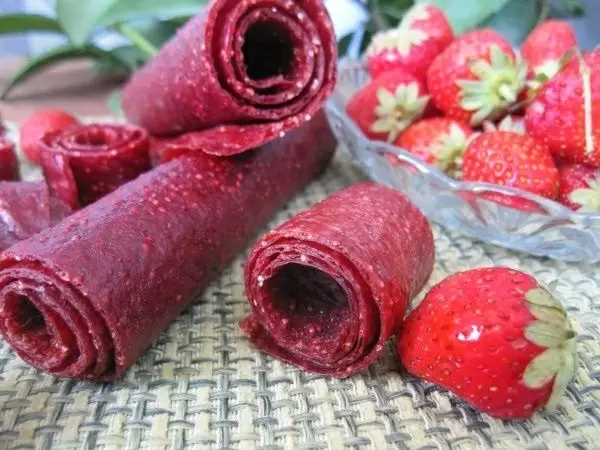 Натуральная клубничная пастила: простой способ приготовления без духовки