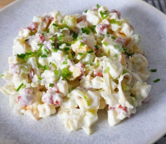 Пять свежих салатов, которые освежат ваш праздничный стол