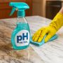 Почему pH-нейтральный очиститель становится незаменимым помощником в доме?