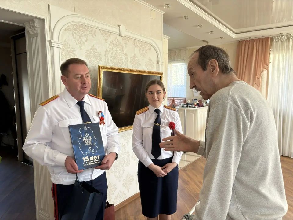 Руководитель следственного управления СК России по Удмуртской Республике вручил ведомственную медаль председателю Совета ветеранов следствия Руководитель следственного управления СК России по Удмуртской Республике вручил ведомственную медаль председателю Совета ветеранов следствия