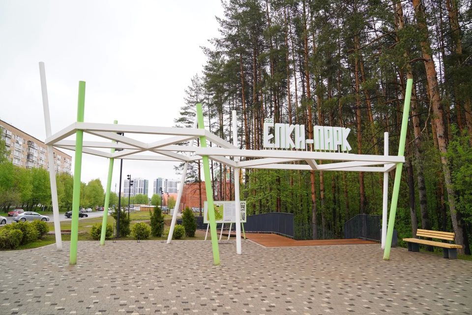 В Ижевске продолжается благоустройство Ёлки-парка в рамках программы «Формирование комфортной городской среды»
