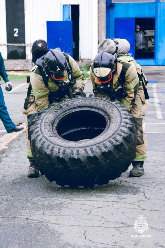 В Удмуртии выбрали сильнейших газодымозащитников — элиту пожарной охраны В Удмуртии выбрали сильнейших газодымозащитников — элиту пожарной охраны