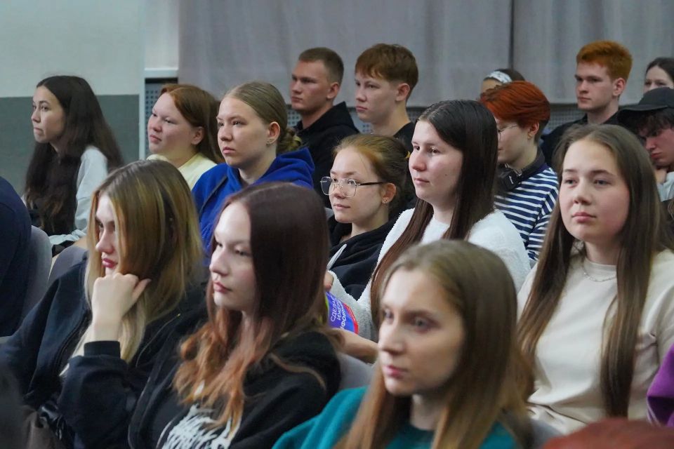 28 мая в УдГУ прошла встреча студентов с Главой Ижевска Дмитрием Чистяковым и заместителем Председателя Госсовета УР, председателем постоянной комиссии по физической культуре, спорту и молодежной политике Иваном Черезовым 28 мая в УдГУ прошла встреча студентов с Главой Ижевска Дмитрием Чистяковым и заместителем Председателя Госсовета УР, председателем постоянной комиссии по физической культуре, спорту и молодежной политике Иваном Черезовым