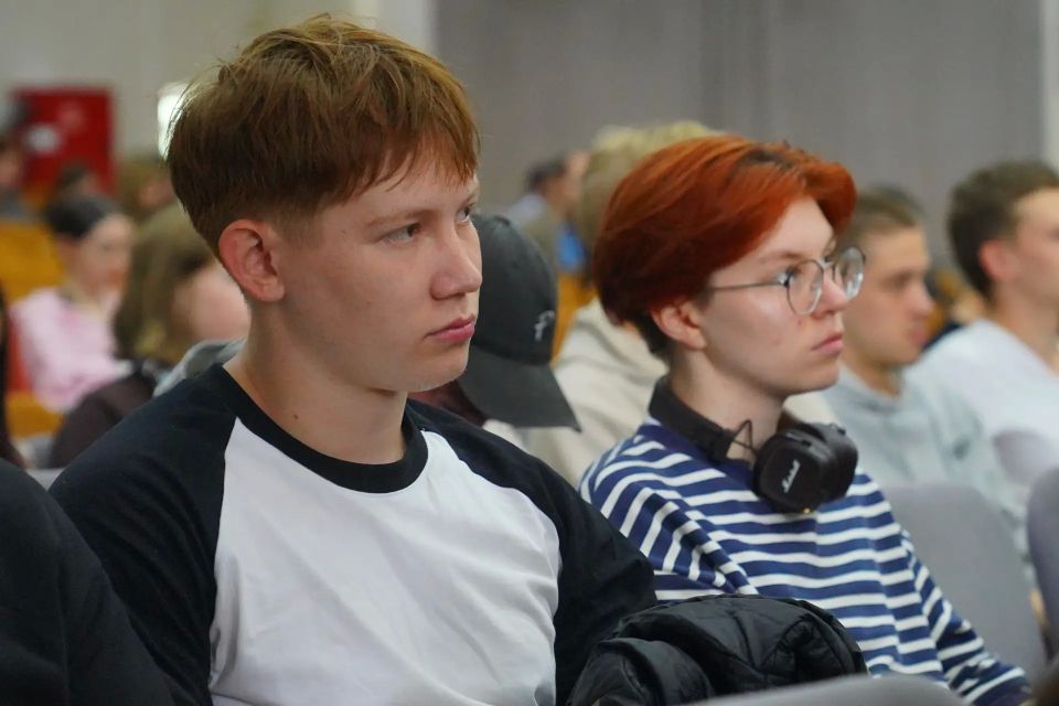 28 мая в УдГУ прошла встреча студентов с Главой Ижевска Дмитрием Чистяковым и заместителем Председателя Госсовета УР, председателем постоянной комиссии по физической культуре, спорту и молодежной политике Иваном Черезовым 28 мая в УдГУ прошла встреча студентов с Главой Ижевска Дмитрием Чистяковым и заместителем Председателя Госсовета УР, председателем постоянной комиссии по физической культуре, спорту и молодежной политике Иваном Черезовым