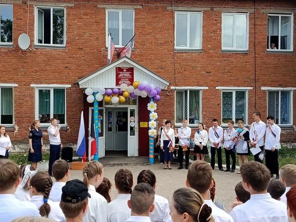 Сотрудники и ветераны следственного управления СК России по Удмуртской Республике поздравили детей с окончанием учебного года и наступающими каникулами Сотрудники и ветераны следственного управления СК России по Удмуртской Республике поздравили детей с окончанием учебного года и наступающими каникулами