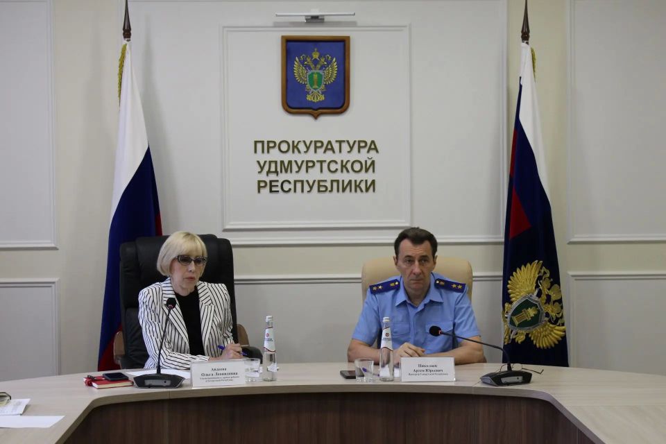 ПРОКУРОР УДМУРТСКОЙ РЕСПУБЛИКИ АРТЕМ НИКОЛАЕВ СОВМЕСТНО С УПОЛНОМОЧЕННЫМ ПО ПРАВАМ РЕБЕНКА В УДМУРТСКОЙ РЕСПУБЛИКЕ ОЛЬГОЙ АВДЕЕВОЙ ПРОВЕЛИ ЛИЧНЫЙ ПРИЕМ ГРАЖДАН ПО ВОПРОСАМ ЗАЩИТЫ ПРАВ И ЗАКОННЫХ ИНТЕРЕСОВ НЕСОВЕРШЕННОЛЕТНИХ ПРОКУРОР УДМУРТСКОЙ РЕСПУБЛИКИ АРТЕМ НИКОЛАЕВ СОВМЕСТНО С УПОЛНОМОЧЕННЫМ ПО ПРАВАМ РЕБЕНКА В УДМУРТСКОЙ РЕСПУБЛИКЕ ОЛЬГОЙ АВДЕЕВОЙ ПРОВЕЛИ ЛИЧНЫЙ ПРИЕМ ГРАЖДАН ПО ВОПРОСАМ ЗАЩИТЫ ПРАВ И ЗАКОННЫХ ИНТЕРЕСОВ НЕСОВЕРШЕННОЛЕТНИХ