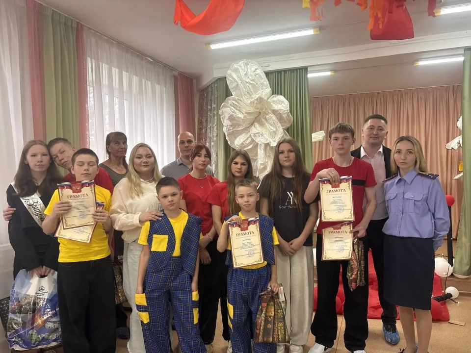В Международный день защиты детей сотрудники районных и межрайонных следственных отделов поздравили воспитанников подшефных детских социальных и образовательных учреждений В Международный день защиты детей сотрудники районных и межрайонных следственных отделов поздравили воспитанников подшефных детских социальных и образовательных учреждений