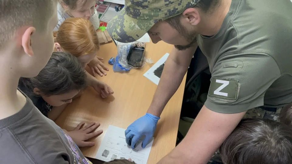 В Международный день защиты детей сотрудники районных и межрайонных следственных отделов поздравили воспитанников подшефных детских социальных и образовательных учреждений В Международный день защиты детей сотрудники районных и межрайонных следственных отделов поздравили воспитанников подшефных детских социальных и образовательных учреждений
