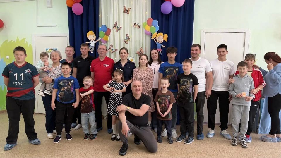 В Международный день защиты детей сотрудники районных и межрайонных следственных отделов поздравили воспитанников подшефных детских социальных и образовательных учреждений В Международный день защиты детей сотрудники районных и межрайонных следственных отделов поздравили воспитанников подшефных детских социальных и образовательных учреждений