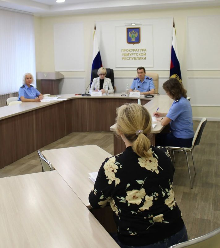 ПРОКУРОР УДМУРТСКОЙ РЕСПУБЛИКИ АРТЕМ НИКОЛАЕВ СОВМЕСТНО С УПОЛНОМОЧЕННЫМ ПО ПРАВАМ РЕБЕНКА В УДМУРТСКОЙ РЕСПУБЛИКЕ ОЛЬГОЙ АВДЕЕВОЙ ПРОВЕЛИ ЛИЧНЫЙ ПРИЕМ ГРАЖДАН ПО ВОПРОСАМ ЗАЩИТЫ ПРАВ И ЗАКОННЫХ ИНТЕРЕСОВ НЕСОВЕРШЕННОЛЕТНИХ