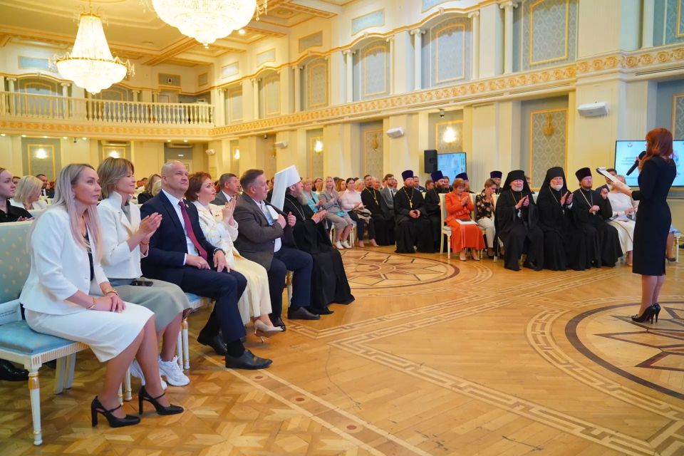 Патриотизм, милосердие, образование и единство народов – обсуждали на дискуссионной площадке «Ценности, которые нас объединяют» Патриотизм, милосердие, образование и единство народов – обсуждали на дискуссионной площадке «Ценности, которые нас объединяют»