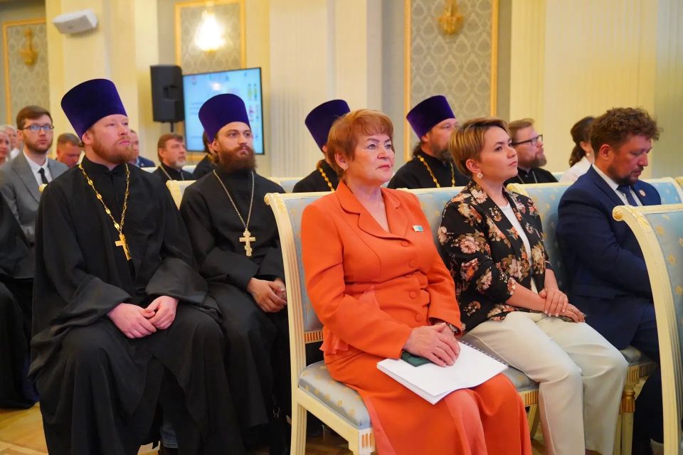 Патриотизм, милосердие, образование и единство народов – обсуждали на дискуссионной площадке «Ценности, которые нас объединяют» Патриотизм, милосердие, образование и единство народов – обсуждали на дискуссионной площадке «Ценности, которые нас объединяют»