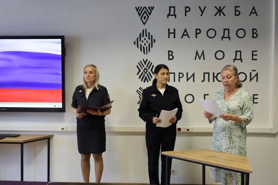 В Удмуртии иностранные граждане присягнули на верность России В Удмуртии иностранные граждане присягнули на верность России