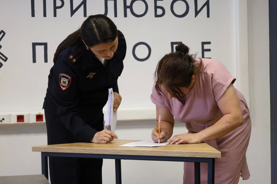 В Удмуртии иностранные граждане присягнули на верность России В Удмуртии иностранные граждане присягнули на верность России
