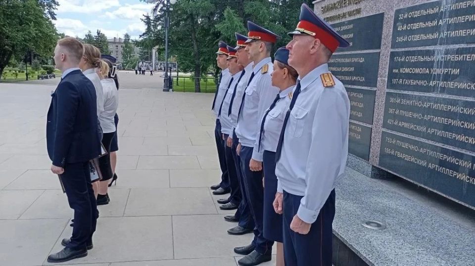 В преддверии Дня России в следственном управлении СК России по Удмуртской Республике состоялась церемония принятия Присяги молодыми сотрудниками В преддверии Дня России в следственном управлении СК России по Удмуртской Республике состоялась церемония принятия Присяги молодыми сотрудниками