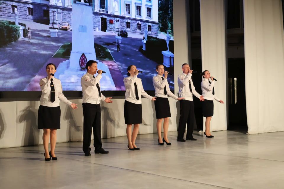В Удмуртии в честь Дня России состоялась церемония вручения первых паспортов В Удмуртии в честь Дня России состоялась церемония вручения первых паспортов