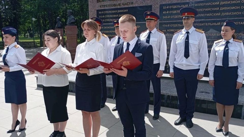 В преддверии Дня России в следственном управлении СК России по Удмуртской Республике состоялась церемония принятия Присяги молодыми сотрудниками В преддверии Дня России в следственном управлении СК России по Удмуртской Республике состоялась церемония принятия Присяги молодыми сотрудниками