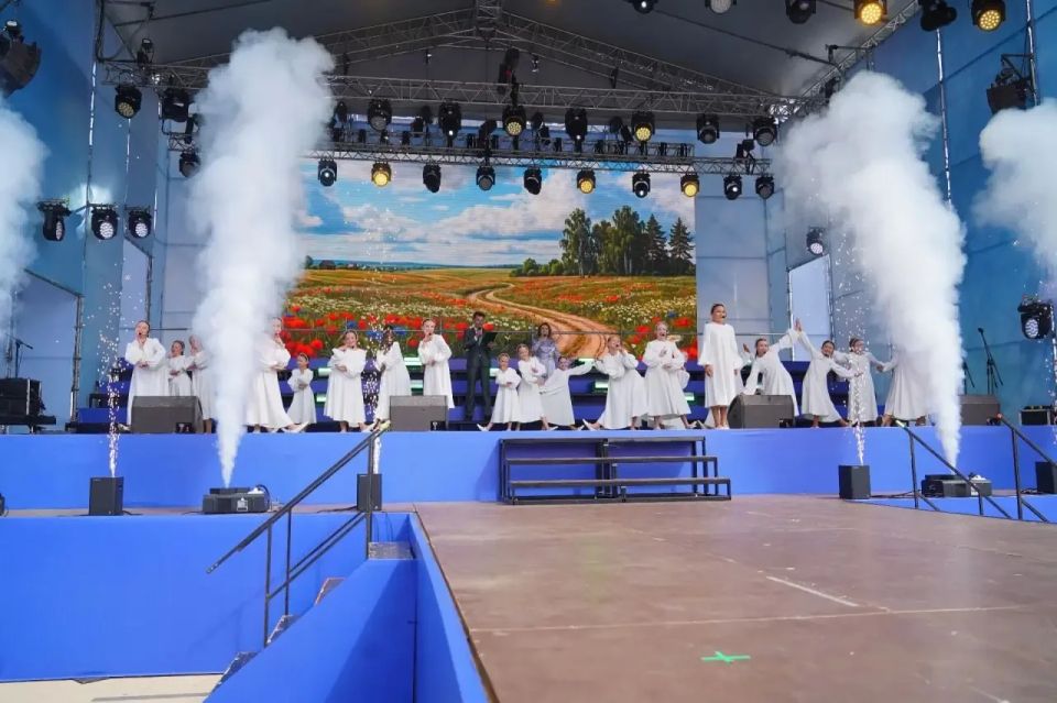 Сегодня на Центральной площади Ижевска в 15 раз прошла торжественная церемония вручения грантов Главы города и Городской думы Сегодня на Центральной площади Ижевска в 15 раз прошла торжественная церемония вручения грантов Главы города и Городской думы