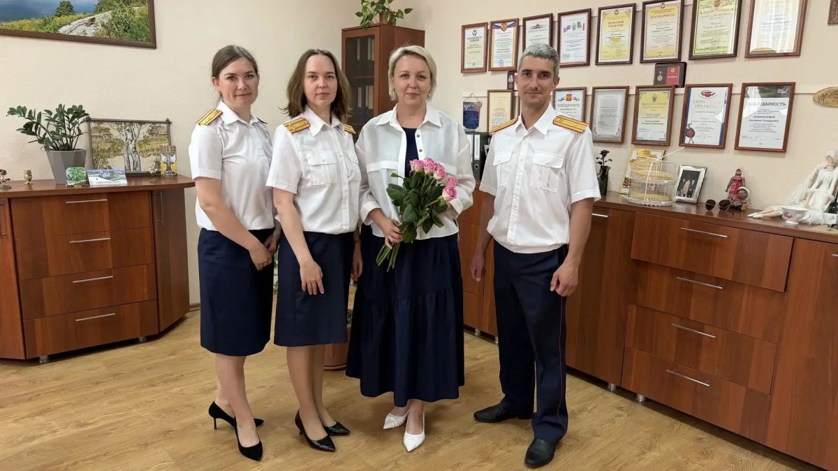 Представители следственного управления поздравили медицинских работников с профессиональным праздником Представители следственного управления поздравили медицинских работников с профессиональным праздником